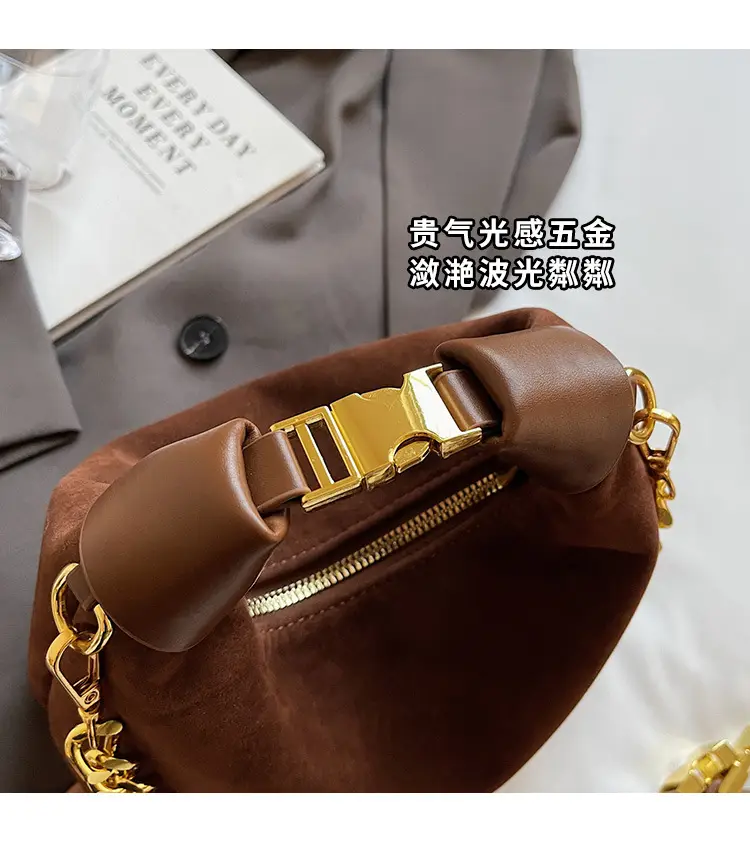 Women's Retro Chain Shoulder Bag Brown Leather — feature 9