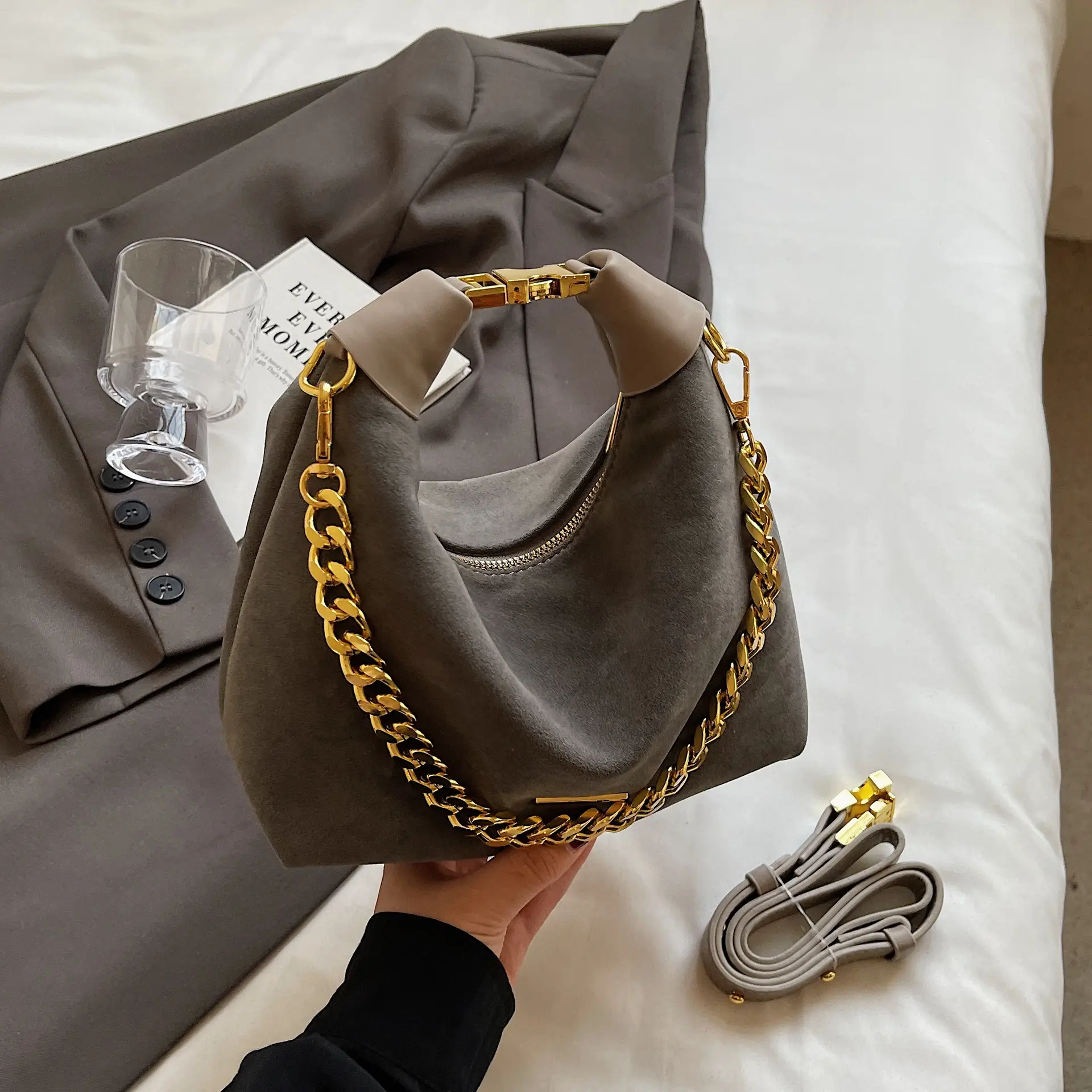 Women's Retro Chain Shoulder Bag Brown Leather