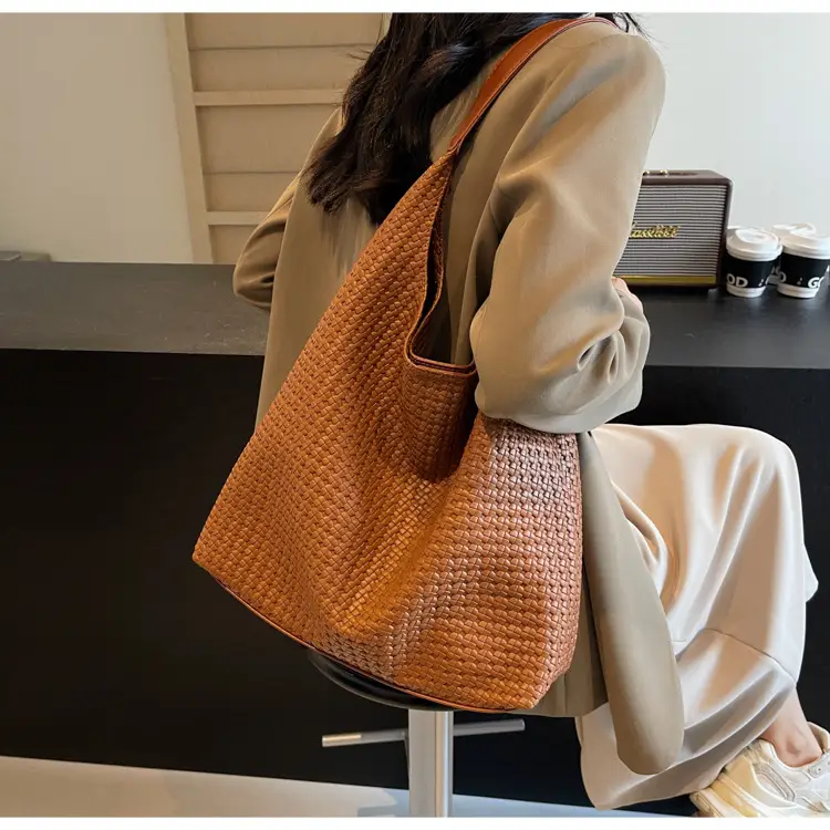 Korean Style Woven Armpit Bag for Women Brown — feature 31