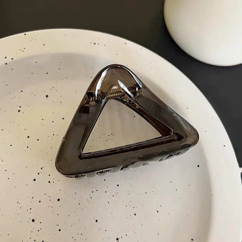 Triangle Clip for Hair Back of Head Medium Leopard Print — feature 3