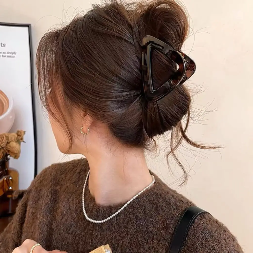 Triangle Clip for Hair Back of Head Medium Leopard Print — feature 7