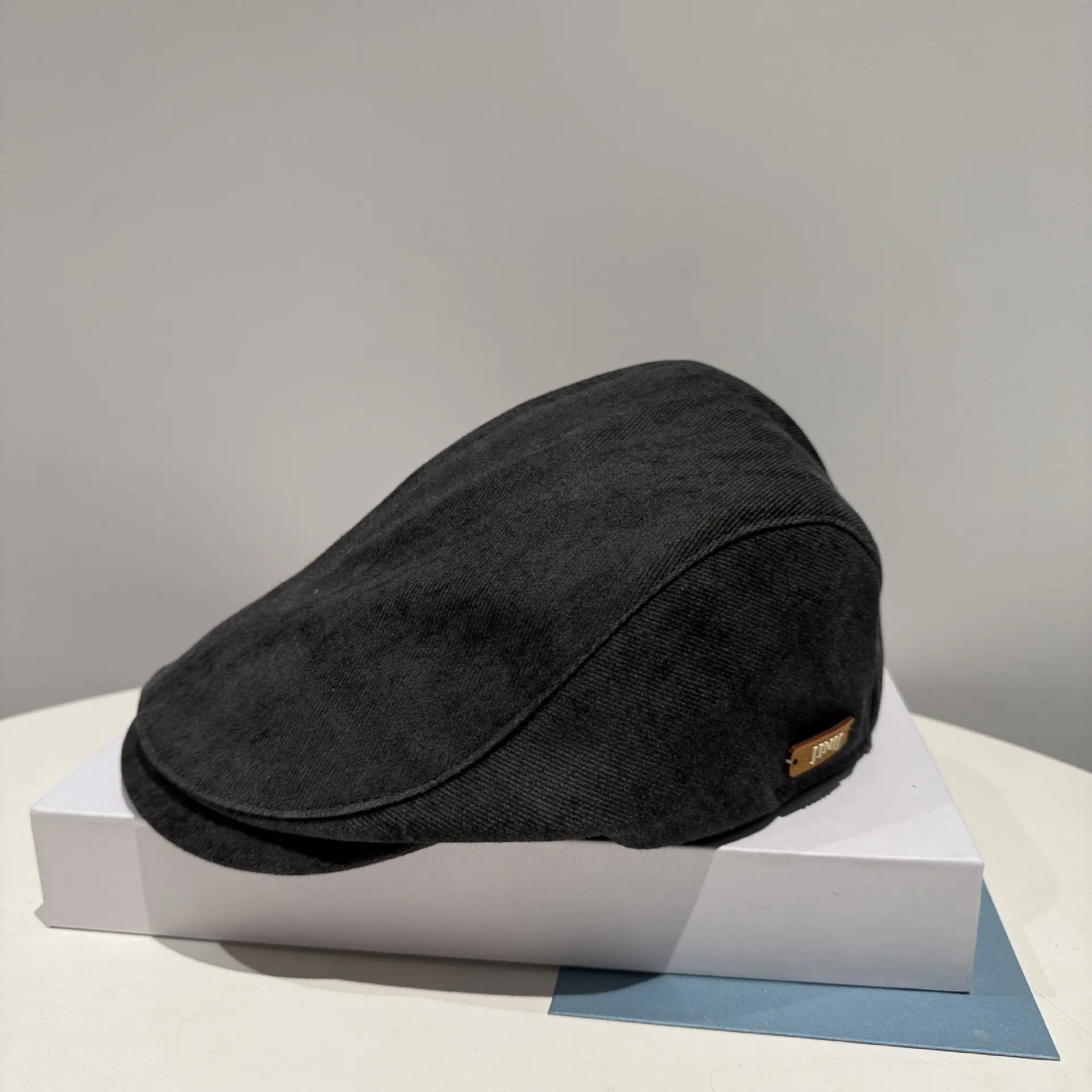 British Style Retro Newsboy Cap for Men Gray — feature 4
