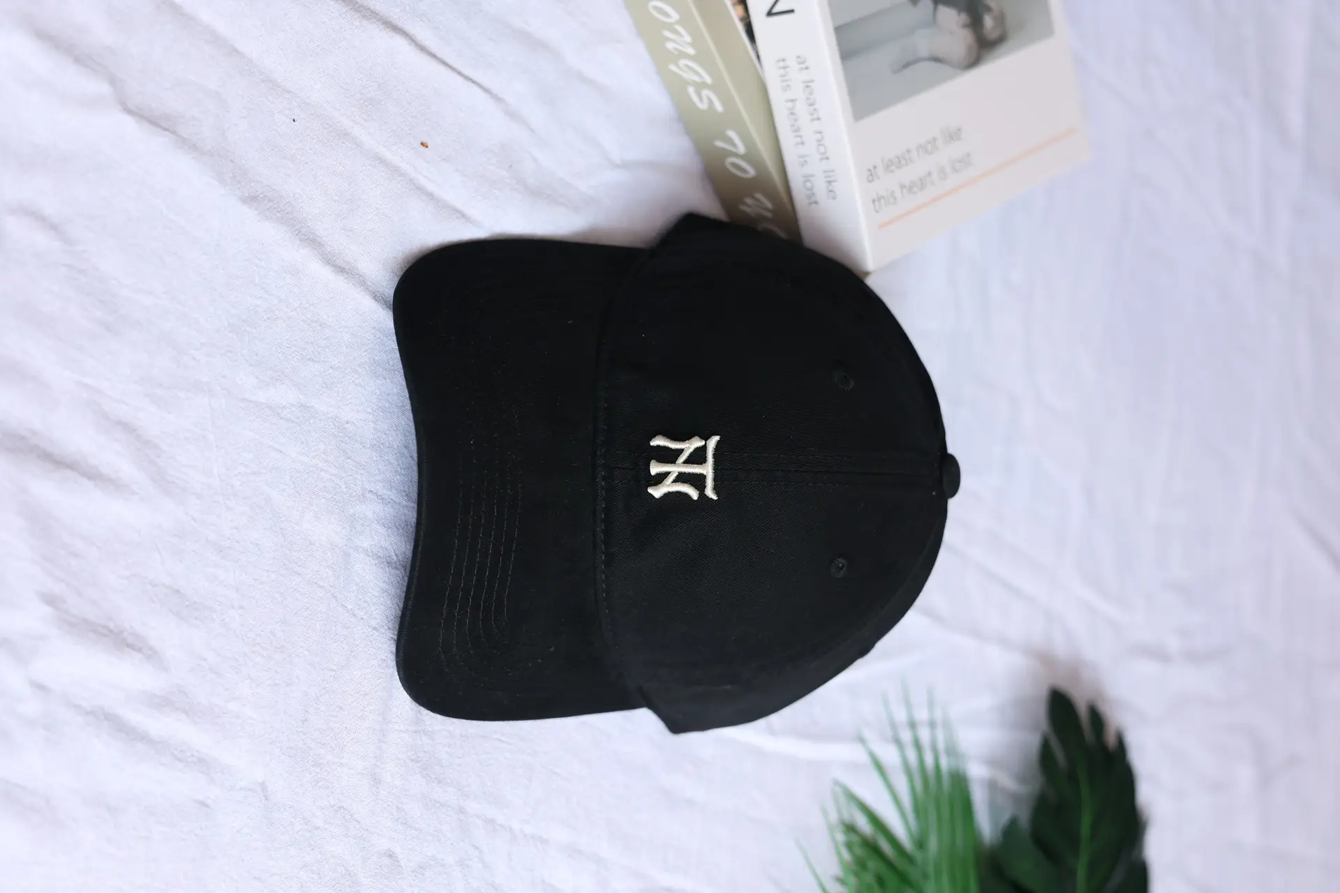 Women Baseball Cap with Small Letter Embroidery — feature 7