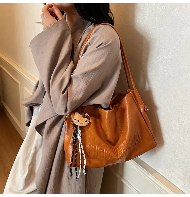 Black Leather Shoulder Bag for Women 2025 — feature 16