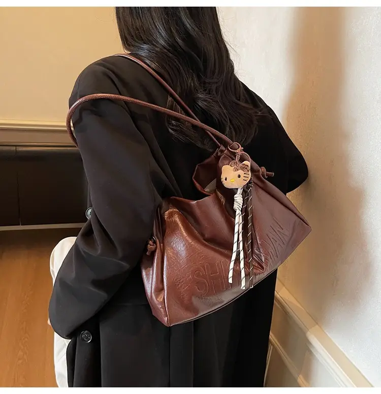 Black Leather Shoulder Bag for Women 2025 — feature 18