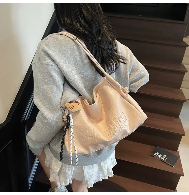 Black Leather Shoulder Bag for Women 2025 — feature 19