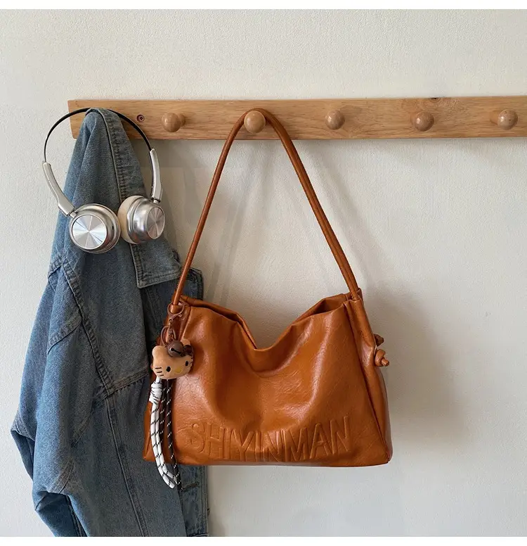 Black Leather Shoulder Bag for Women 2025 — feature 24