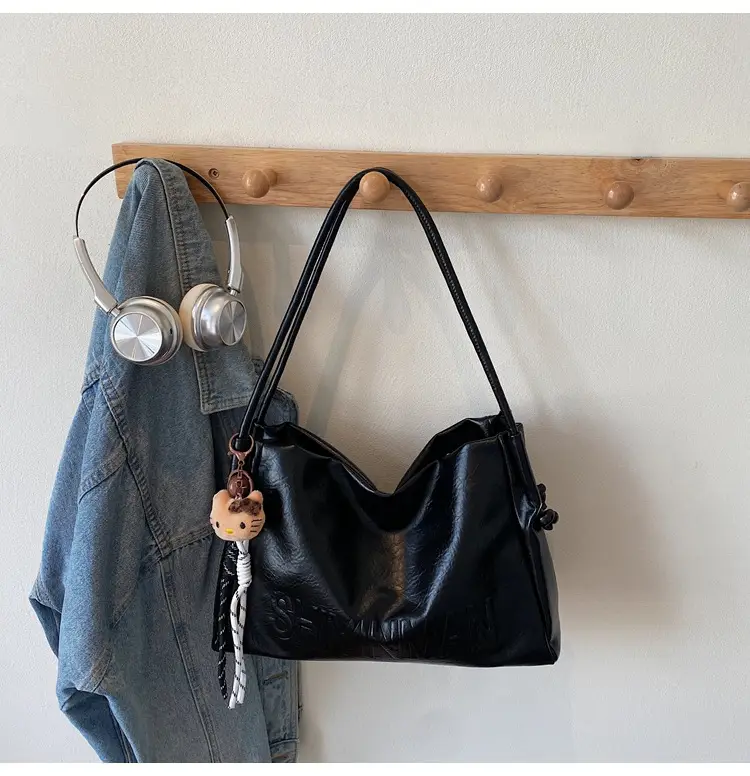 Black Leather Shoulder Bag for Women 2025 — feature 26