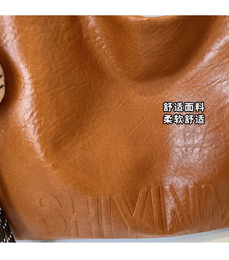 Black Leather Shoulder Bag for Women 2025 — feature 5