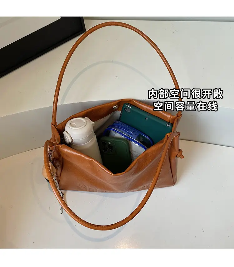 Black Leather Shoulder Bag for Women 2025 — feature 9