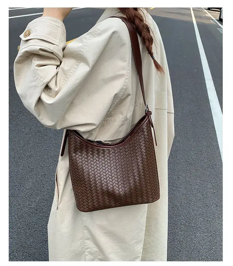 Women Woven Bucket Bag Large Capacity Satchel Shoulder Bag — feature 12