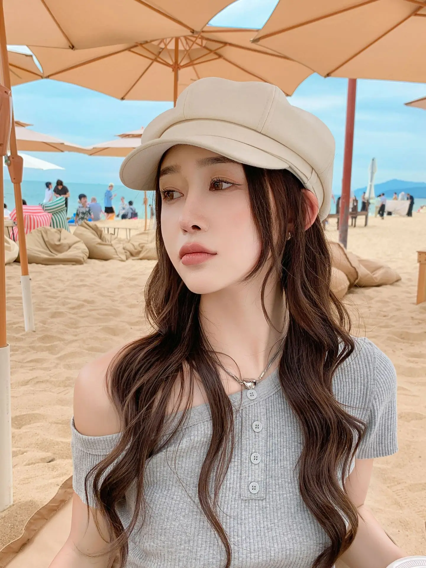 Women Duckbill Sunshade Hat with Wide Brim — feature 2