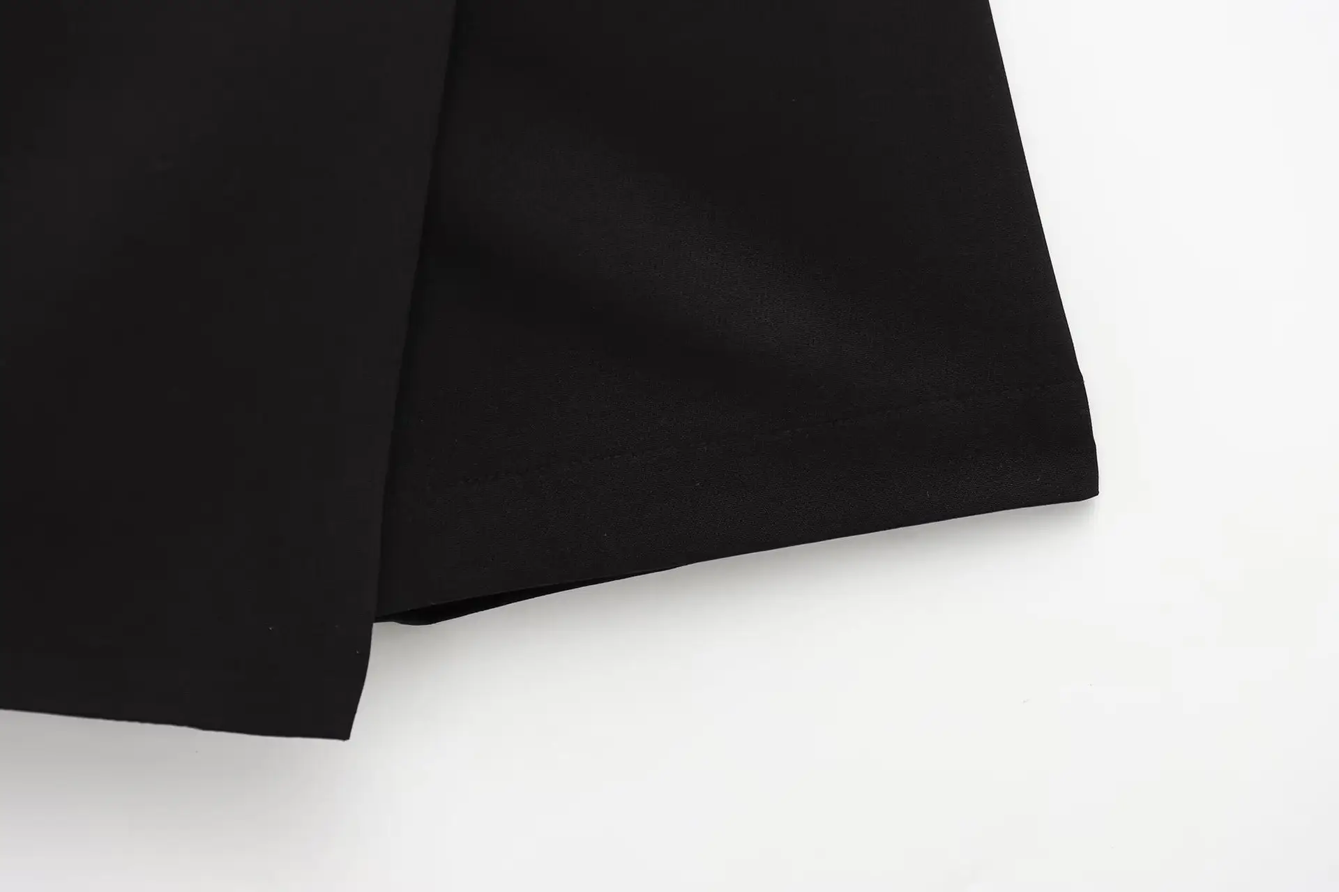 Black Double-Breasted Culottes Belt with Gold Buckle — feature 10