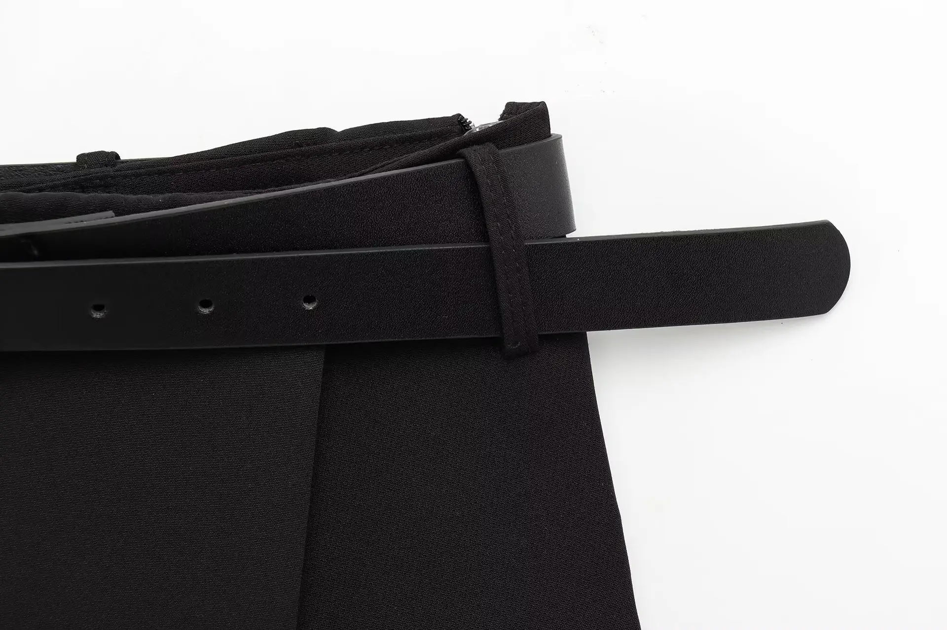 Black Double-Breasted Culottes Belt with Gold Buckle — feature 6