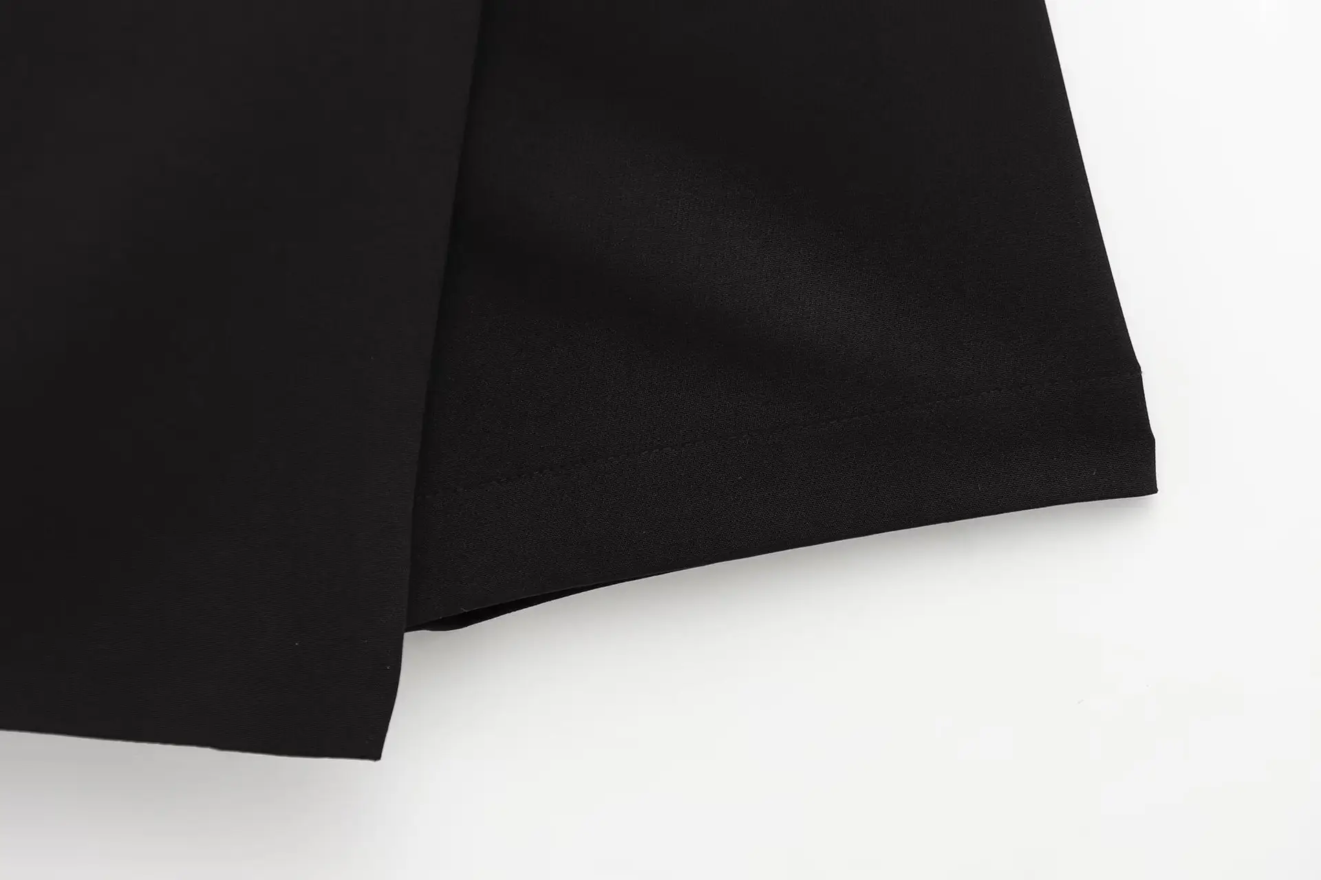 Black Double-Breasted Culottes Belt with Gold Buckle — feature 8