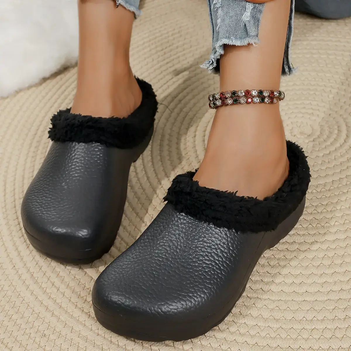 Women Fleece Lined Black Slipper Large — feature 1