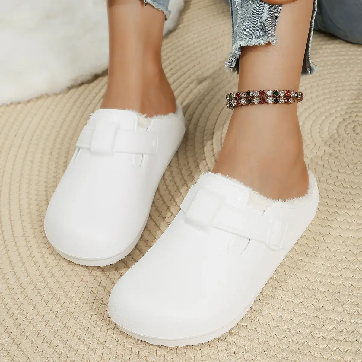Women Fleece Lined Black Slipper Large — feature 12