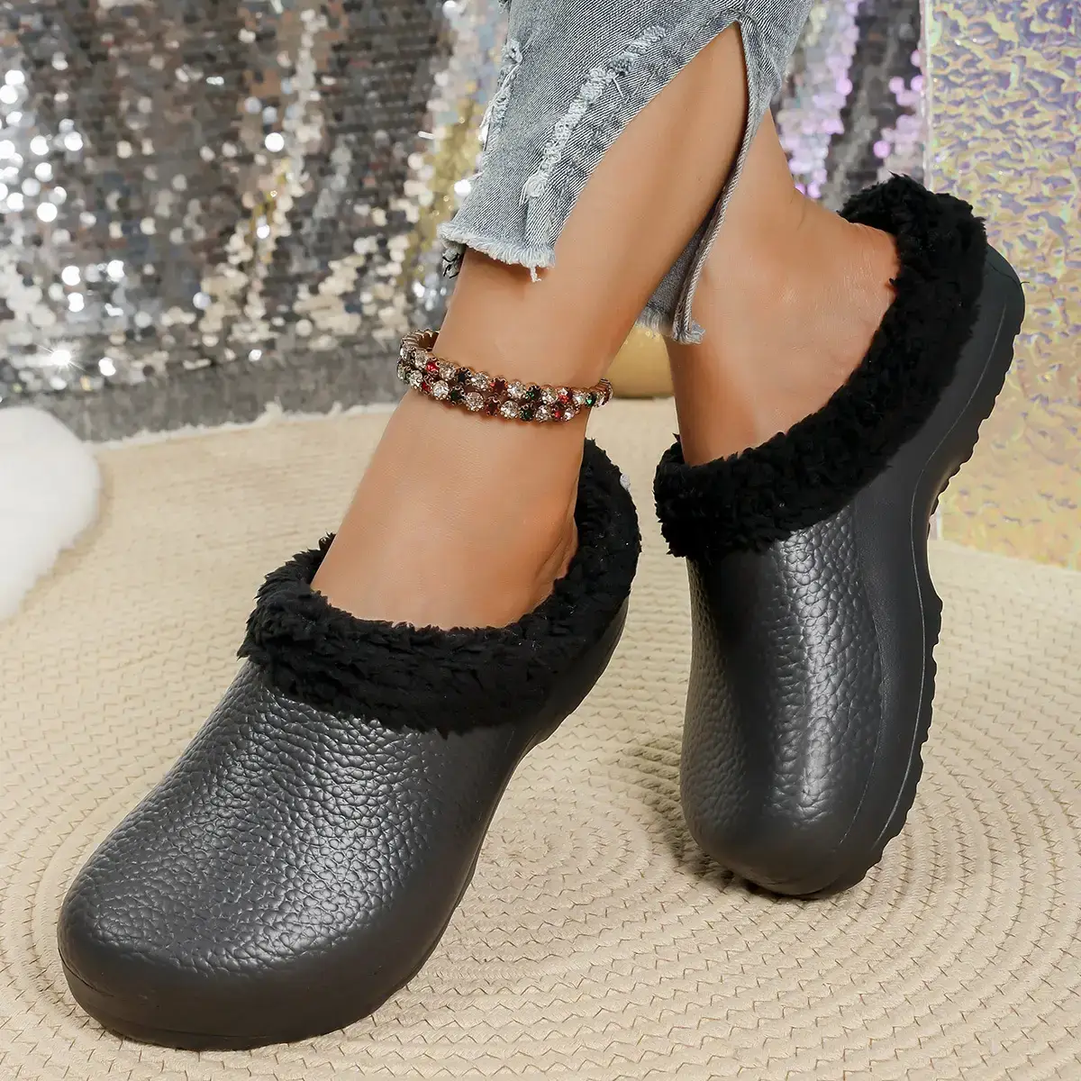 Women Fleece Lined Black Slipper Large — feature 5