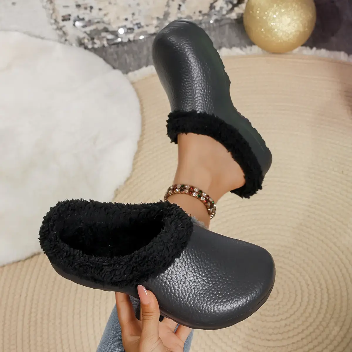 Women Fleece Lined Black Slipper Large — feature 6