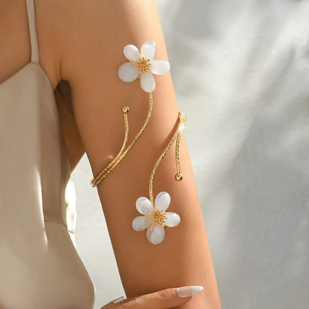 Cross-Border European and American Style Open Arm Bracelet, Fashionable and Trendy Niche Bracelet, Elegant and Sophisticated Minimalist Jewelry