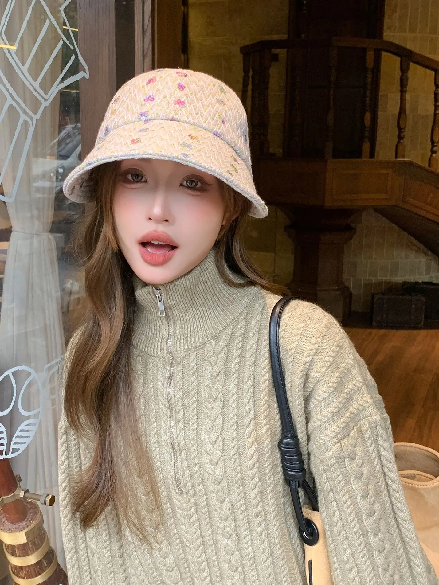 Korean Style Duckbill Cap with Colorful Print — feature 11