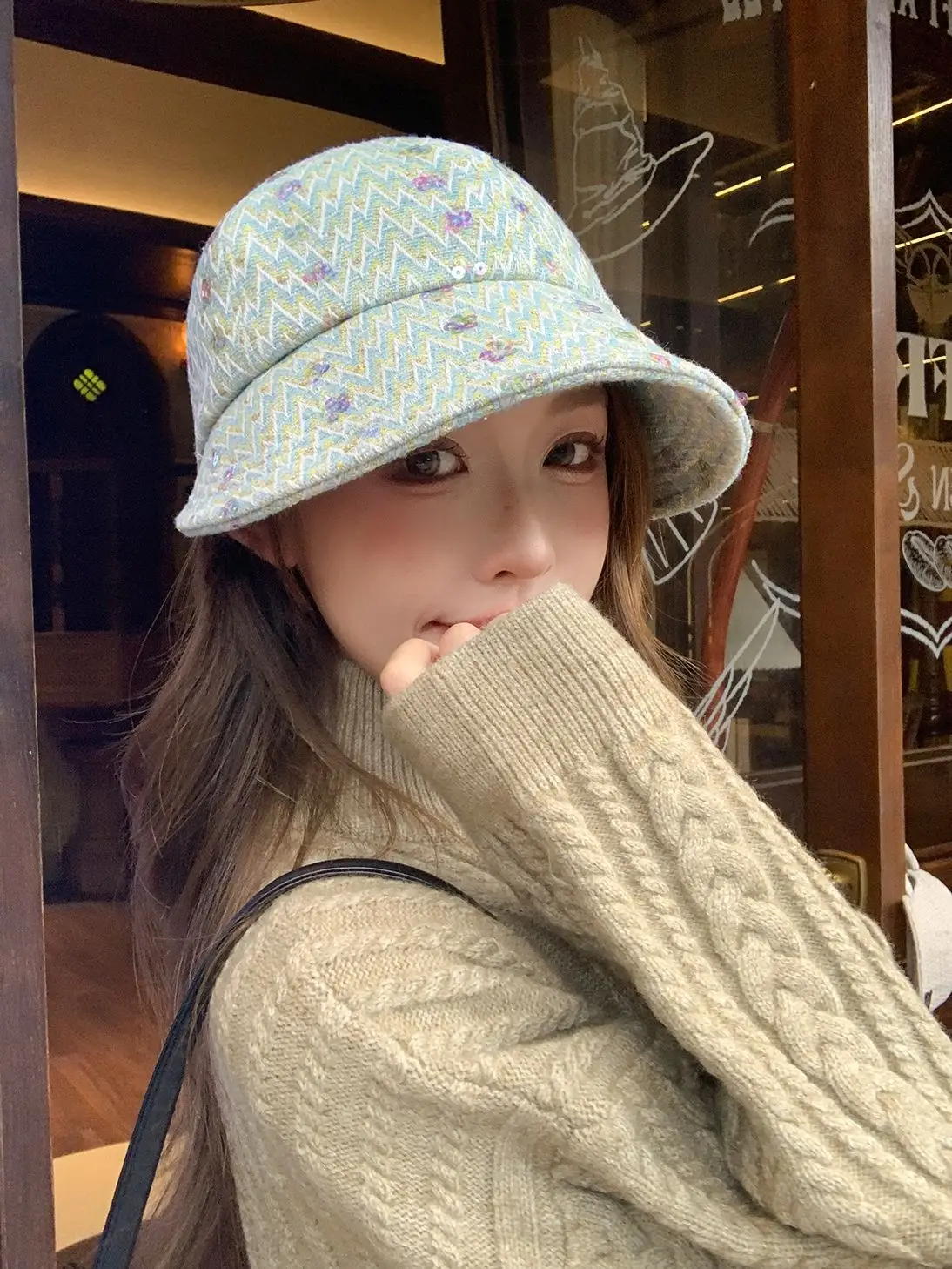 Korean Style Duckbill Cap with Colorful Print — feature 13