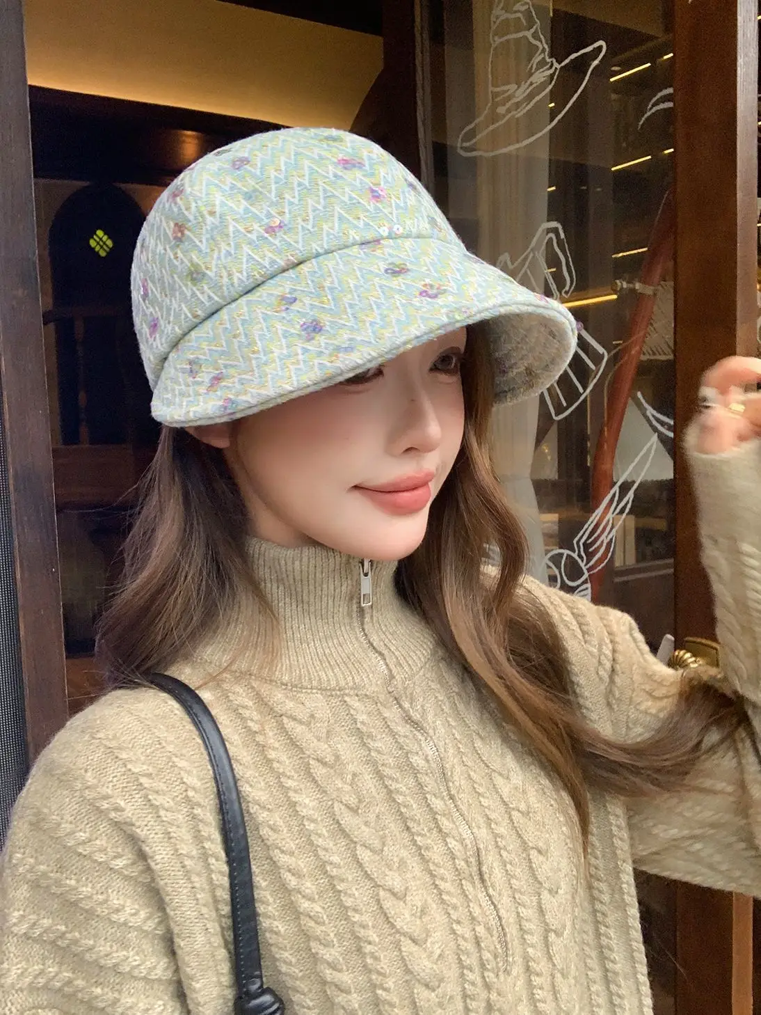 Korean Style Duckbill Cap with Colorful Print — feature 14