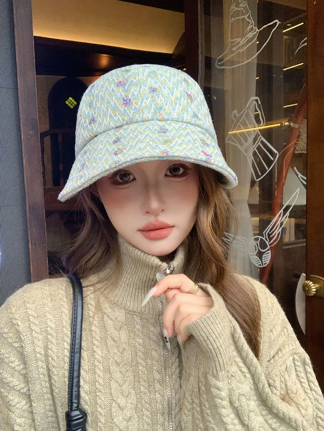 Korean Style Duckbill Cap with Colorful Print — feature 15