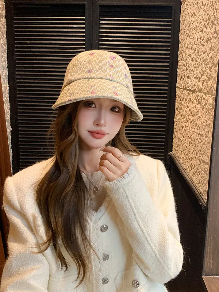Korean Style Duckbill Cap with Colorful Print — feature 7