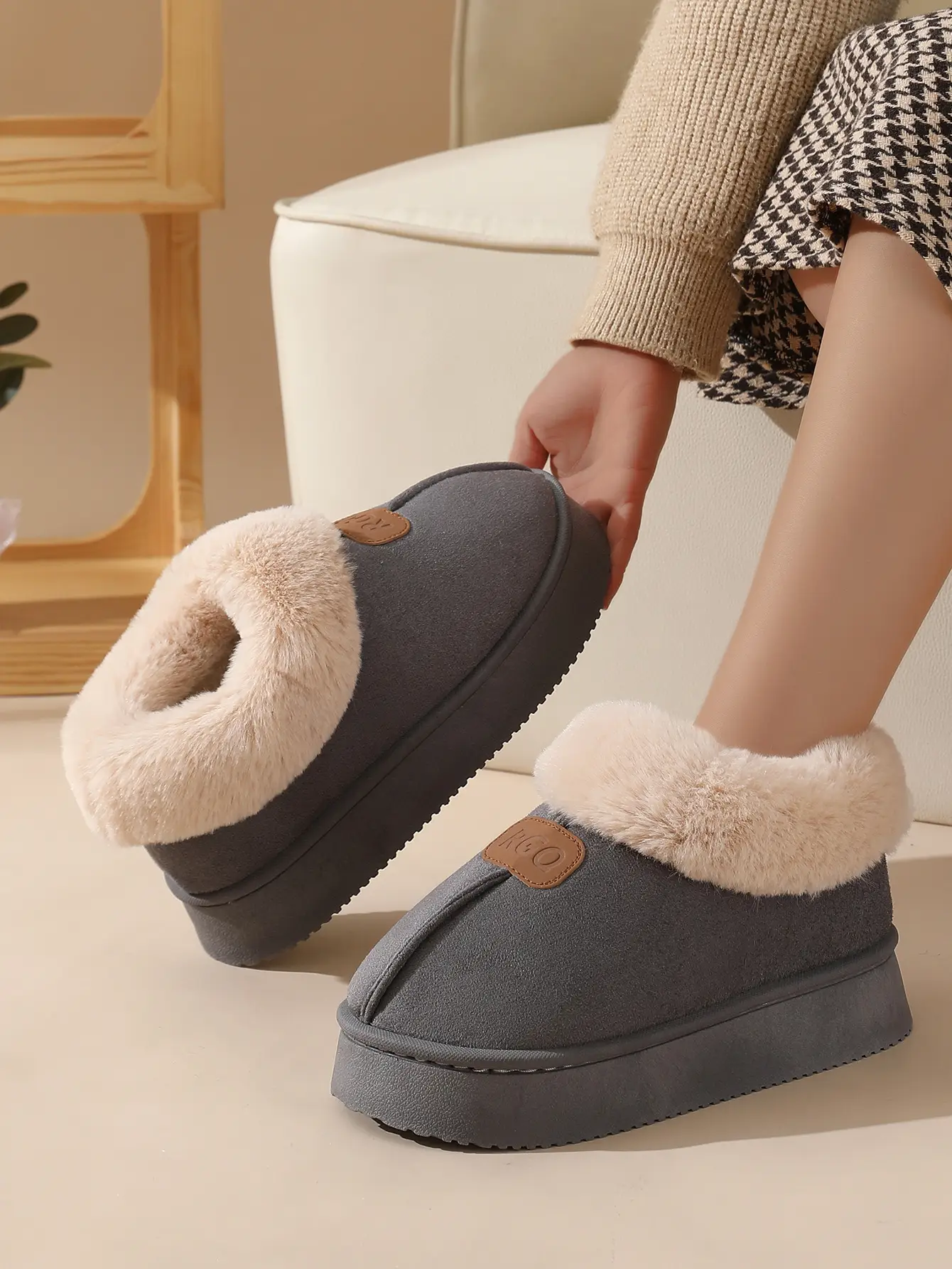 Women Winter Velvet Slippers with Fur Heel Brown — feature 5