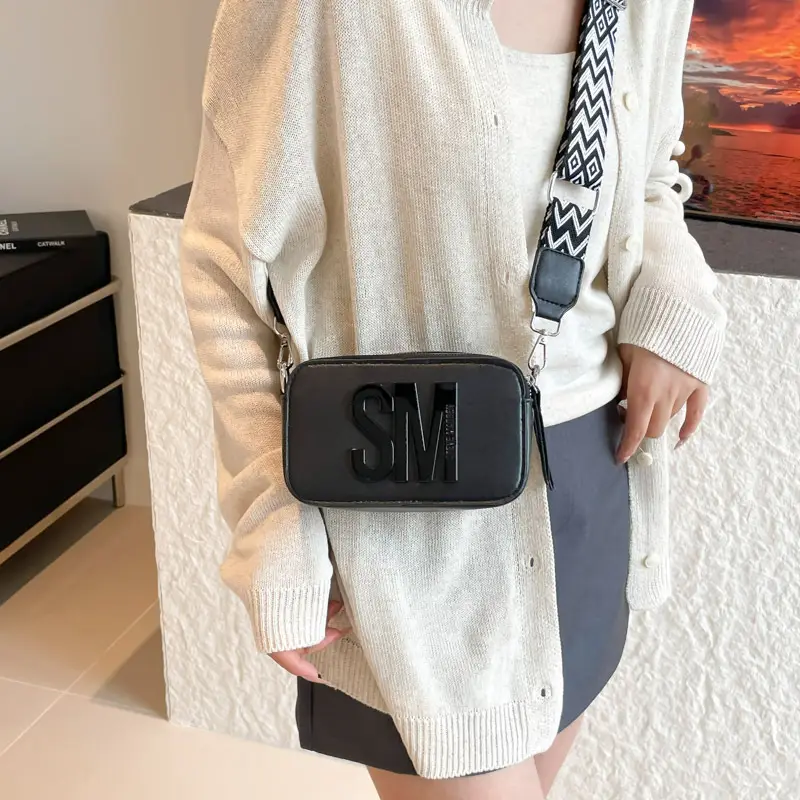 Pink Crossbody Bag with "SU" Print for Women - Image 9