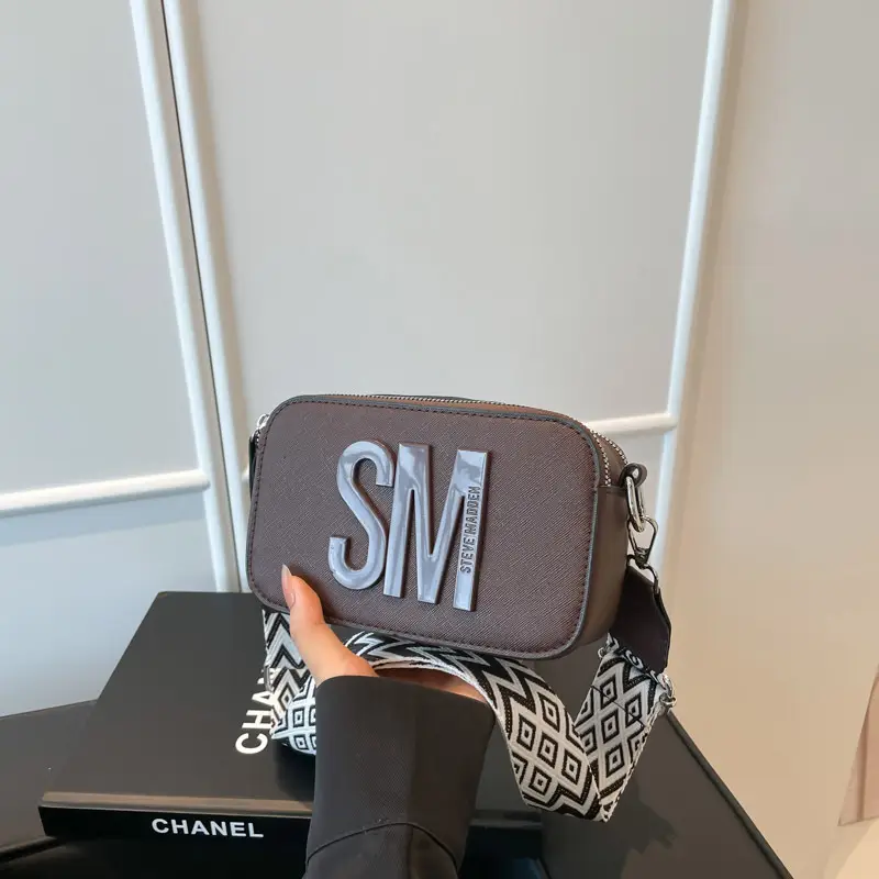 Pink Crossbody Bag with "SU" Print for Women - Image 4