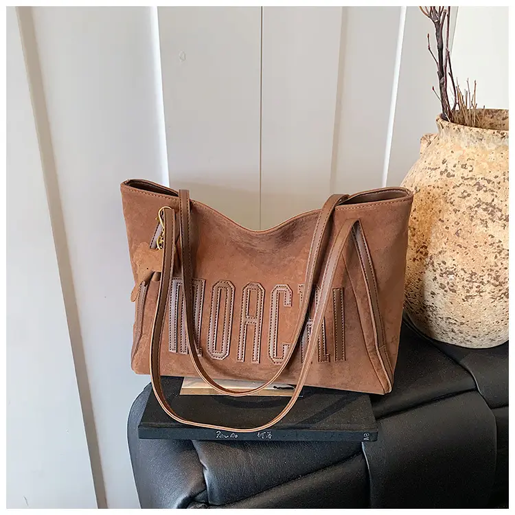 Frosted Women's Large Capacity Shoulder Bag Brown — feature 16