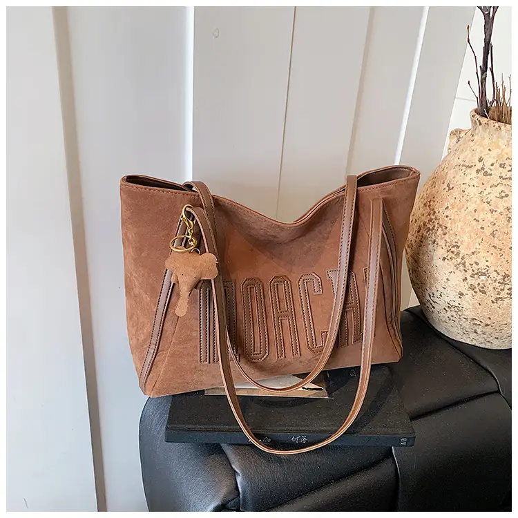 Frosted Women's Large Capacity Shoulder Bag Brown — feature 17