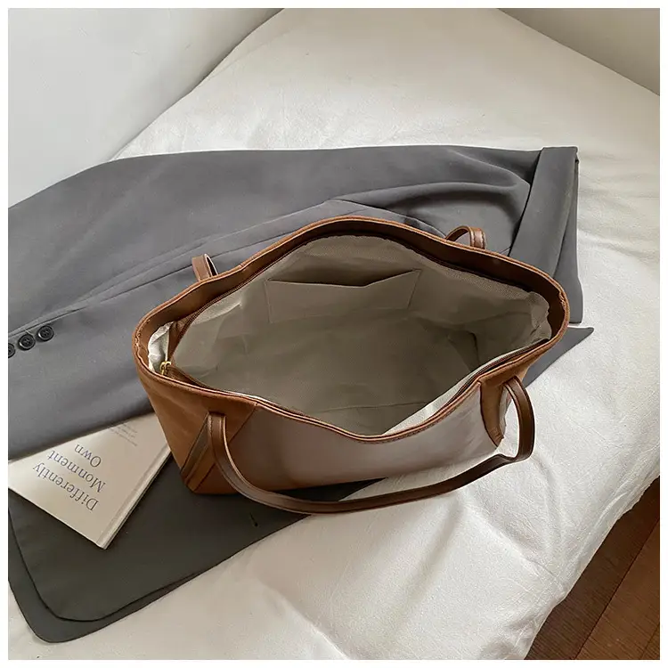 Frosted Women's Large Capacity Shoulder Bag Brown — feature 8
