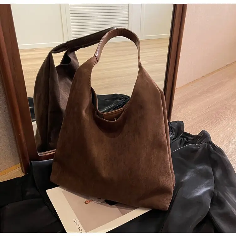 Women's Large Capacity Brown Leather Shoulder Bag — feature 17