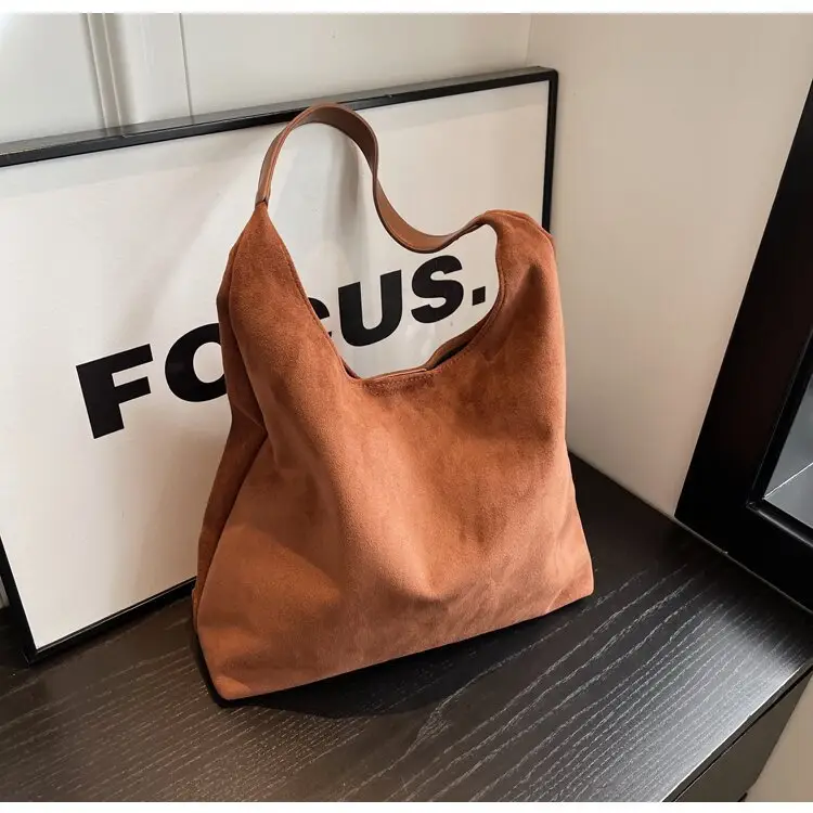 Women's Large Capacity Brown Leather Shoulder Bag — feature 23