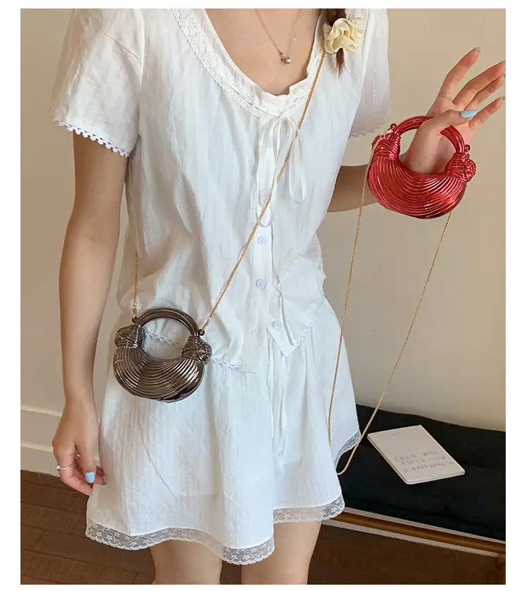 Golden Acrylic Chain Dumpling Bag for Women — feature 12