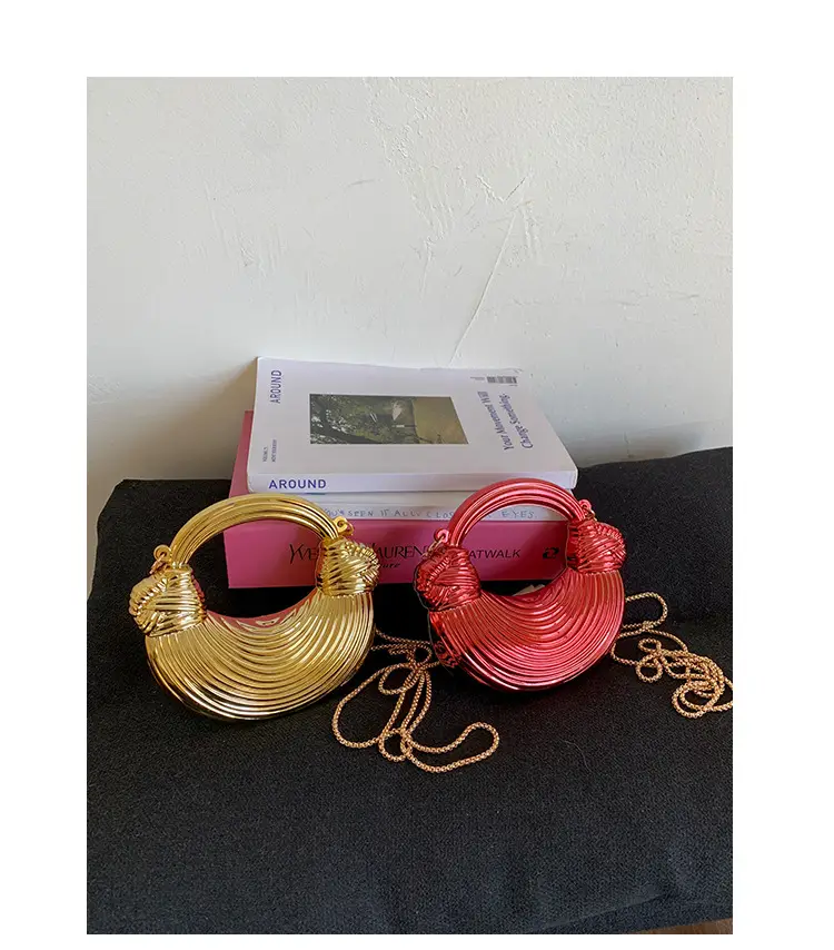 Golden Acrylic Chain Dumpling Bag for Women — feature 18
