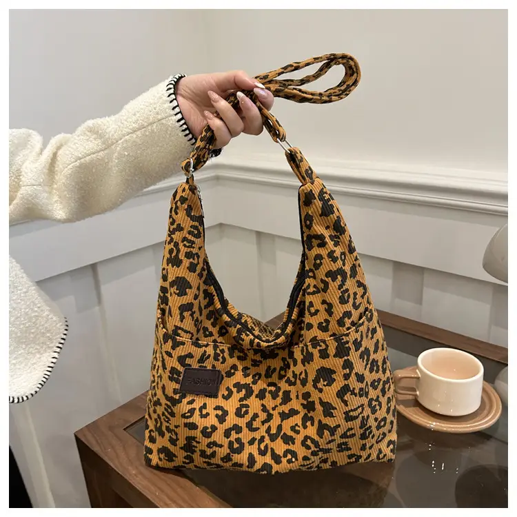 Leopard Print Large Capacity Shoulder Bag 2025 — feature 15