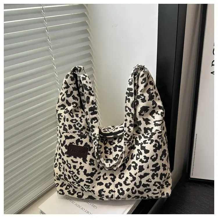 Leopard Print Large Capacity Shoulder Bag 2025 — feature 24