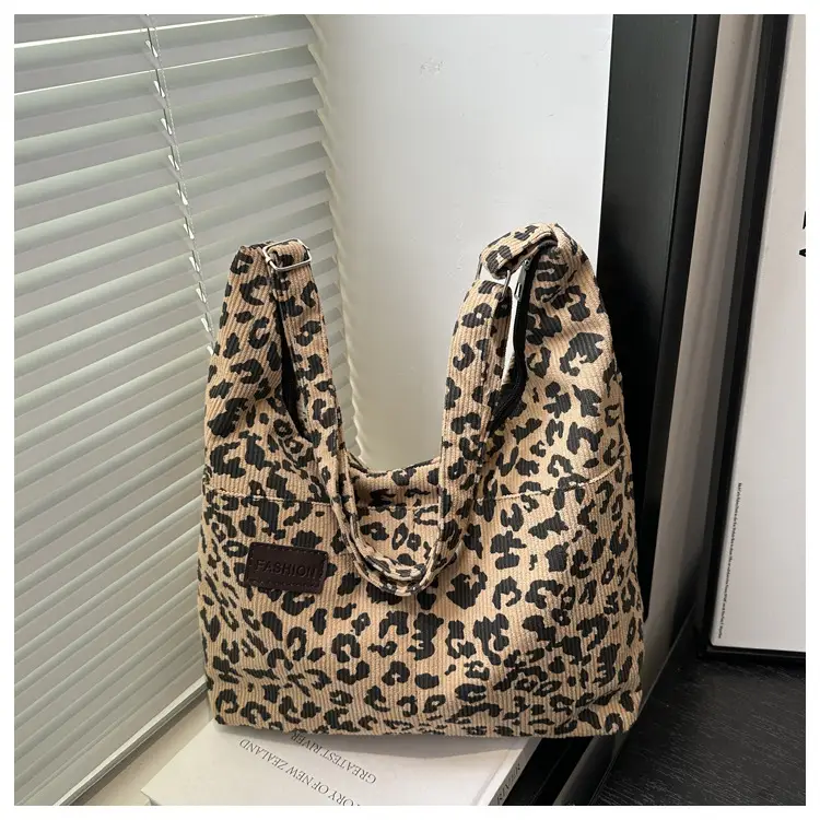Leopard Print Large Capacity Shoulder Bag 2025 — feature 25
