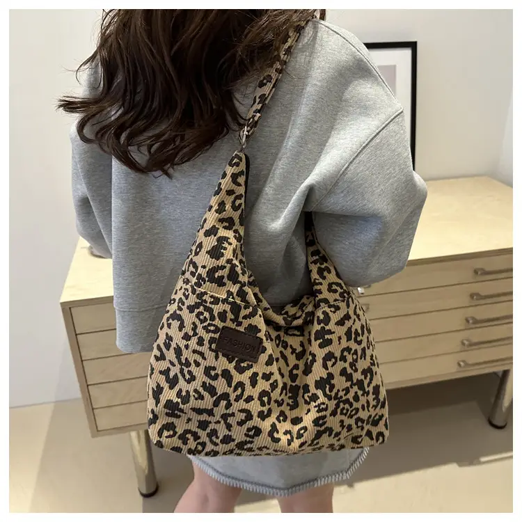 Leopard Print Large Capacity Shoulder Bag 2025 — feature 9