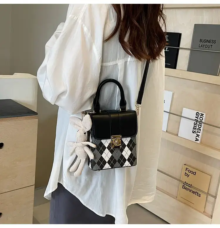 Quilted Mini Bag Women 2024 New Style Square Shoulder Bag — feature 17