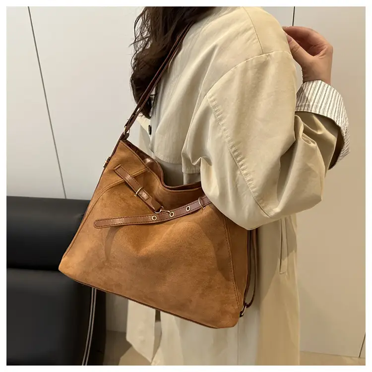 Retro Suede Shoulder Bag Beige Black Handle 2025 — feature 16