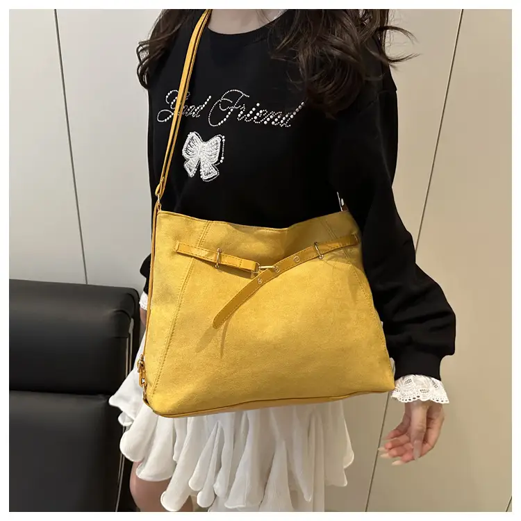 Retro Suede Shoulder Bag Beige Black Handle 2025 — feature 18