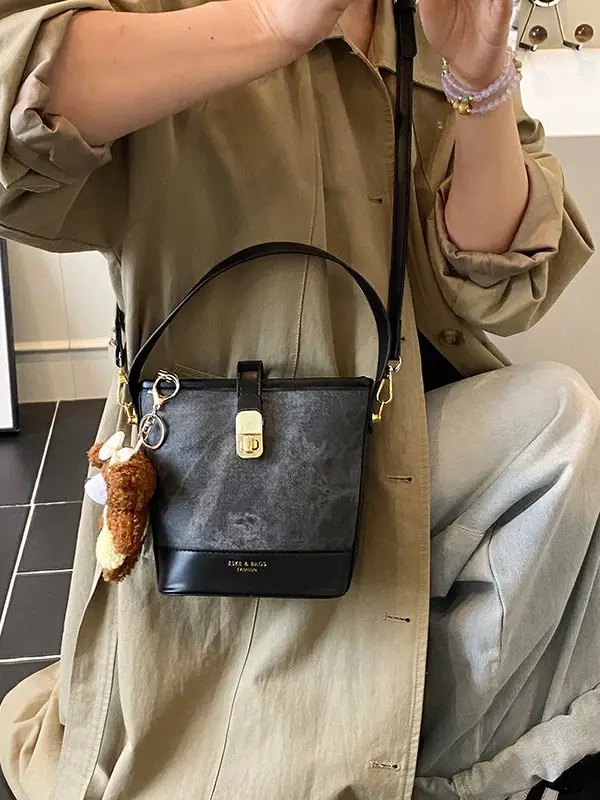 Vintage Niche Women's Shoulder Crossbody Bag for Autumn Winter 2026 - Image 15