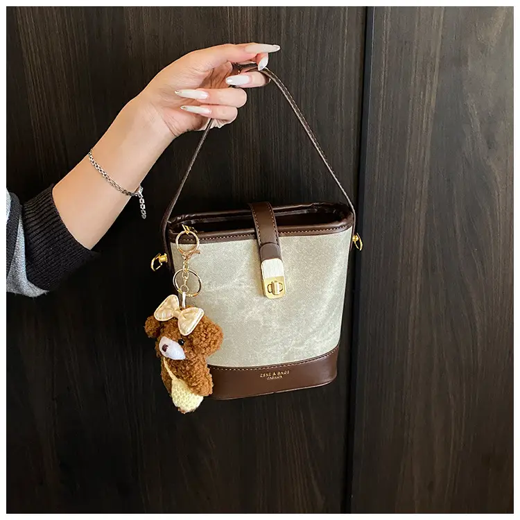 Vintage Niche Women's Shoulder Crossbody Bag for Autumn Winter 2026 — feature 18