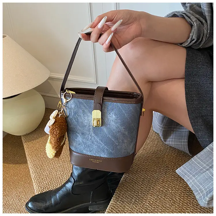 Vintage Niche Women's Shoulder Crossbody Bag for Autumn Winter 2026 — feature 25
