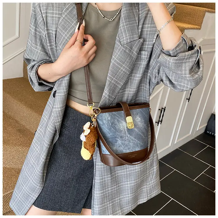 Vintage Niche Women's Shoulder Crossbody Bag for Autumn Winter 2026 — feature 26